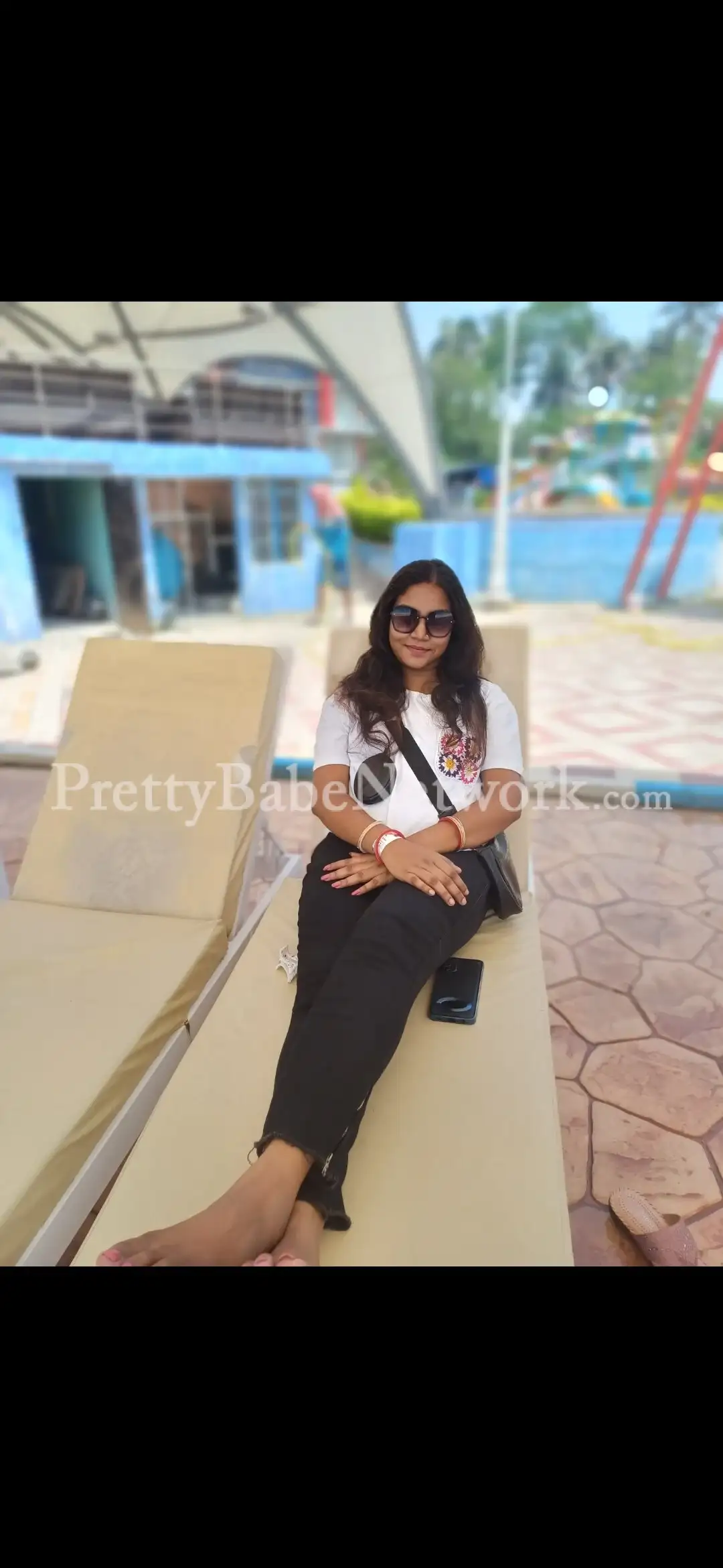 Momita—Bengali Housewife Escort in Noida Sector 22 for Private Sex
